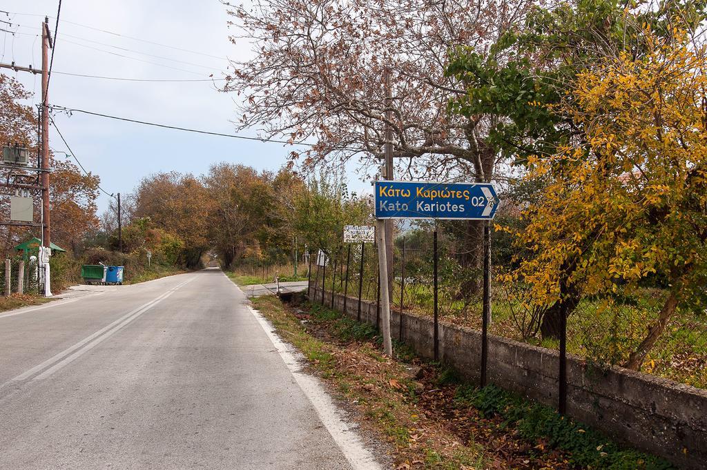 Meraklis Rooms Kariotes Exterior foto